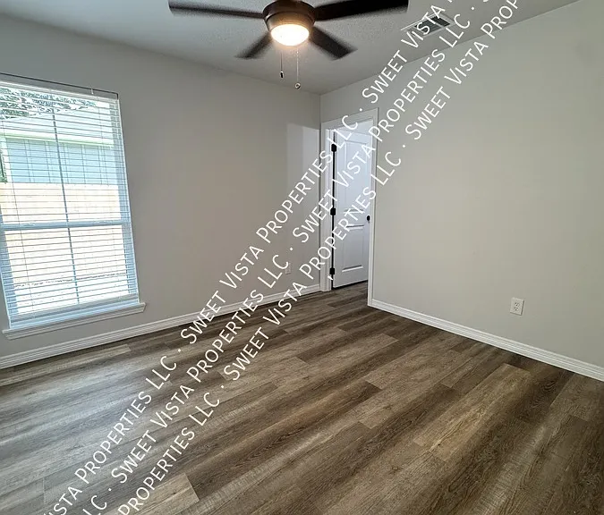 908 S 10th St — Photo 12