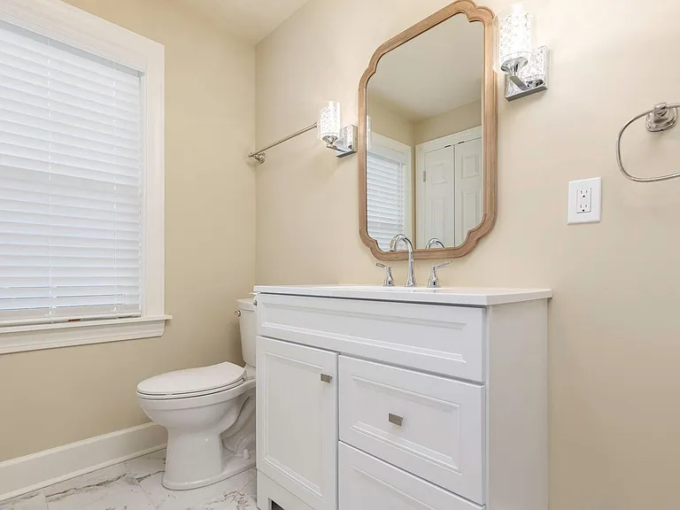 1819 Fleming Rd — Photo 10