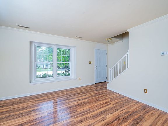 3rd image of 8902 Grinell Ct