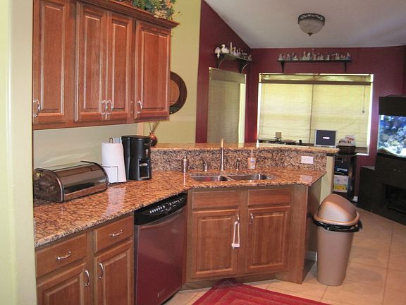 Gourmet kitchen