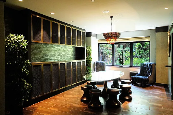 Sold by Renetta Real Estate | media 41
