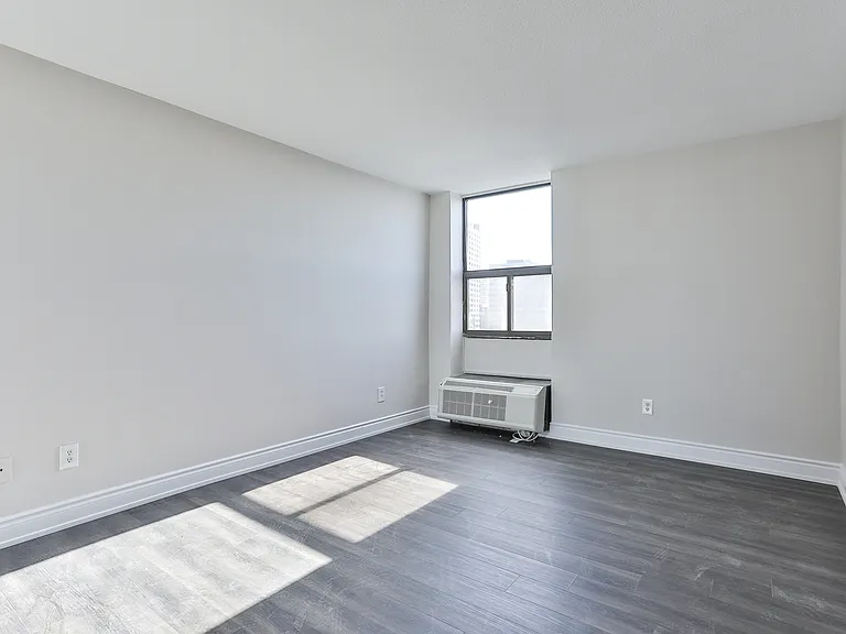 500 Duplex Ave #1606 — Photo 12