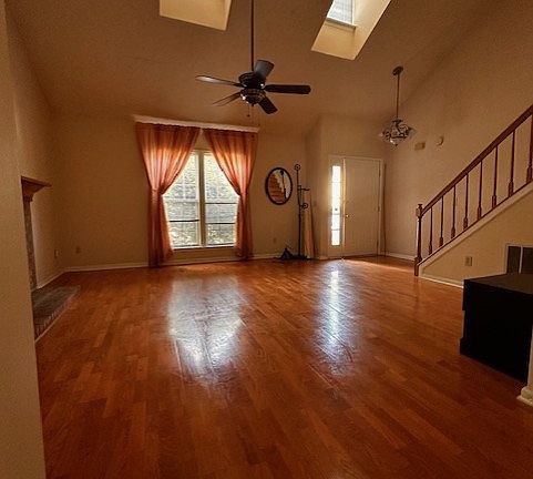 2nd image of 2562 Woodside Dr