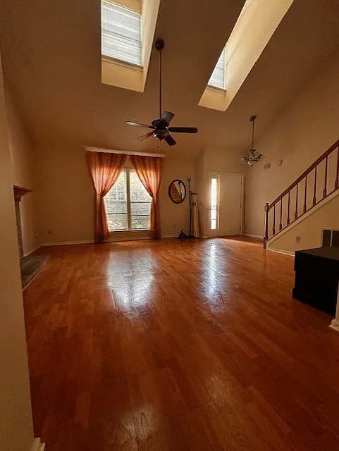 Building Photo - 2562 Woodside Dr