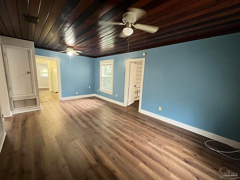 3104 W Gadsden St — Photo 2