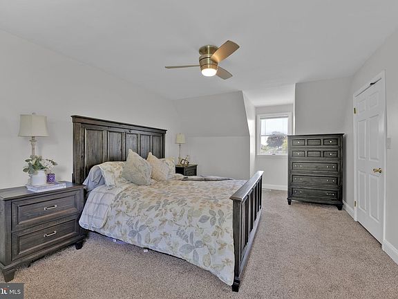 5th image of 423 London Ct
