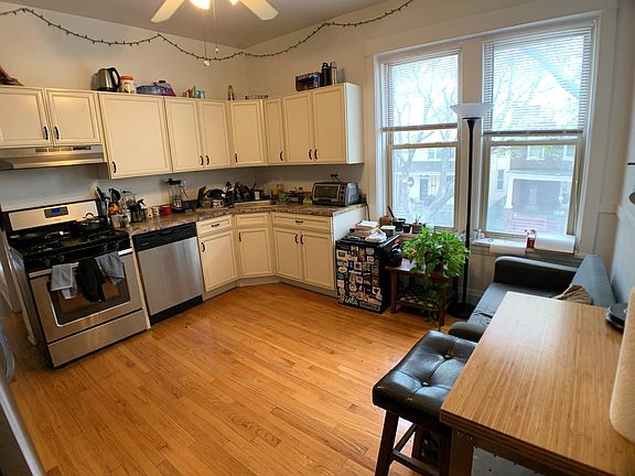 4th image of 3301 W Dickens Ave #2