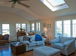 9 Salt Works Ln, Buzzards Bay, MA 02532