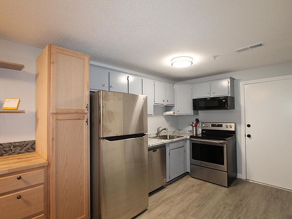 4th image of 605 Elmwood Drive #605
