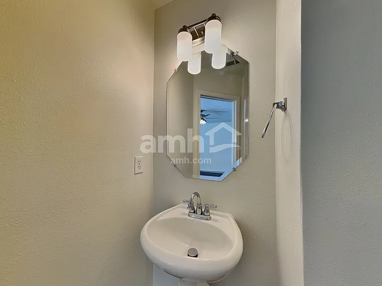 2524 Ingleside Dr — Photo 10