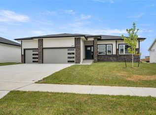 2605 Abbott Dr, Waukee, IA 50263