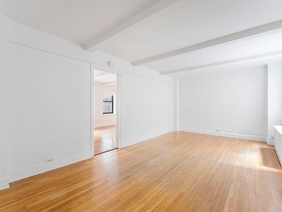 3rd image of 117 E 77th St #8C0