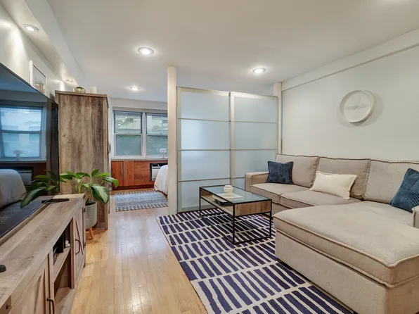 321 East 45th Street image 1 of 7