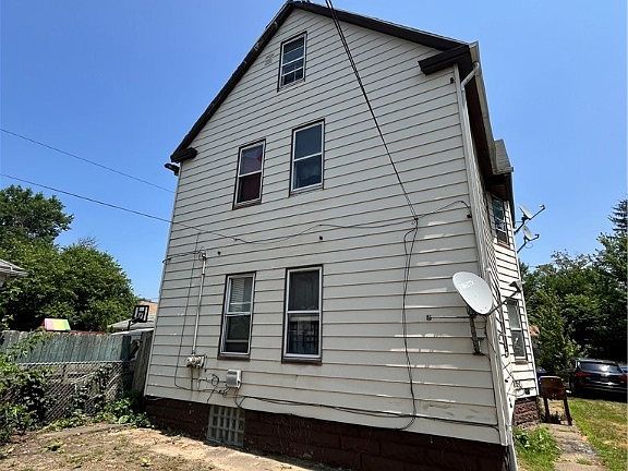 2nd image of 1012 E 72nd St