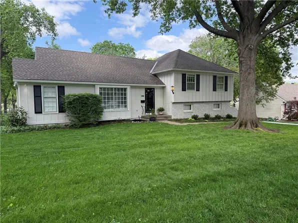 106 E 115th St, Kansas City, MO 64114