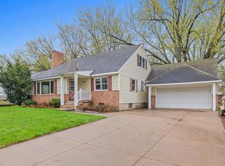 1244 Skillman Ave W, Roseville, MN 55113