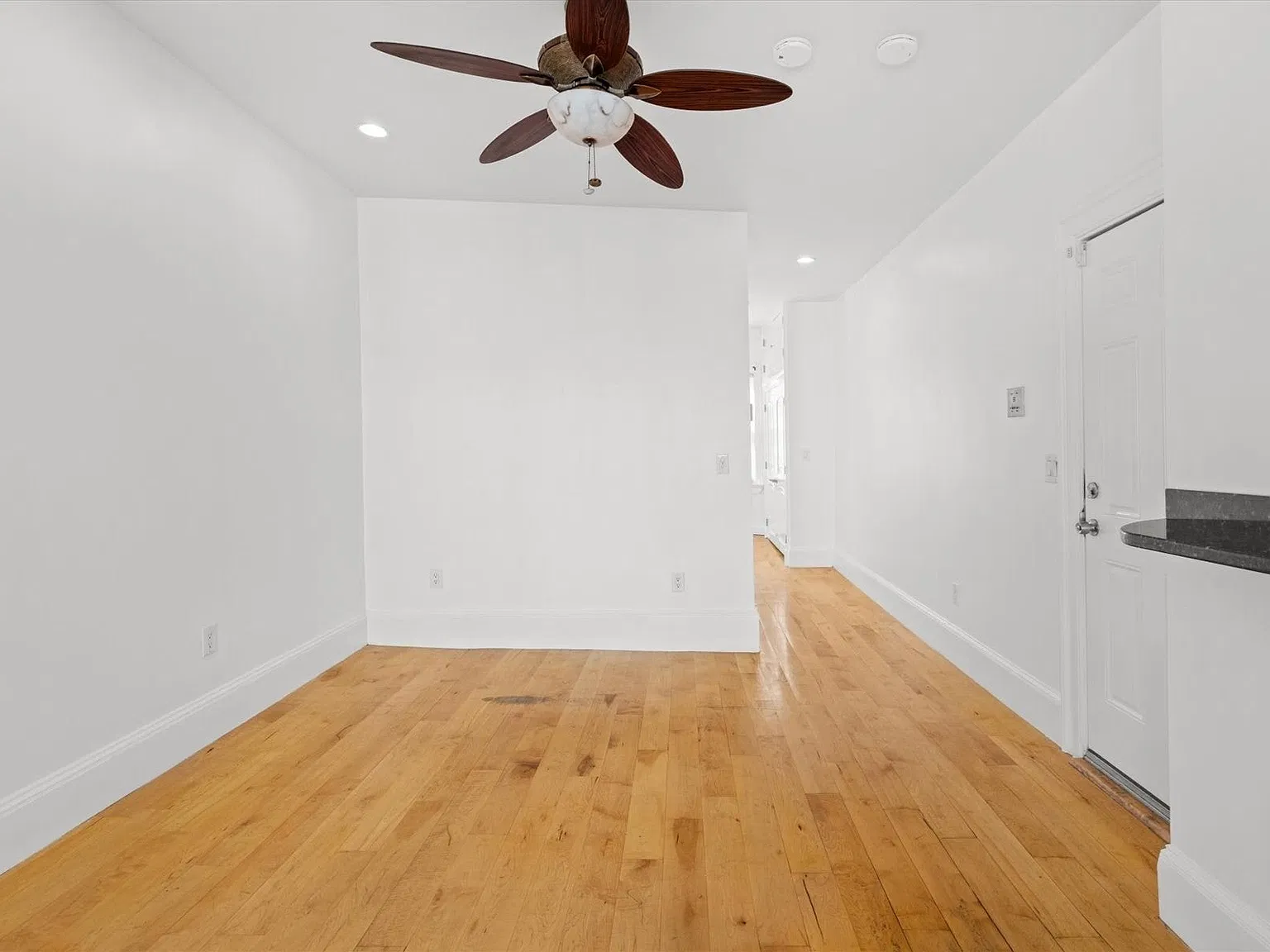 1 bed, 750 sqft, $3,000 — Photo 2