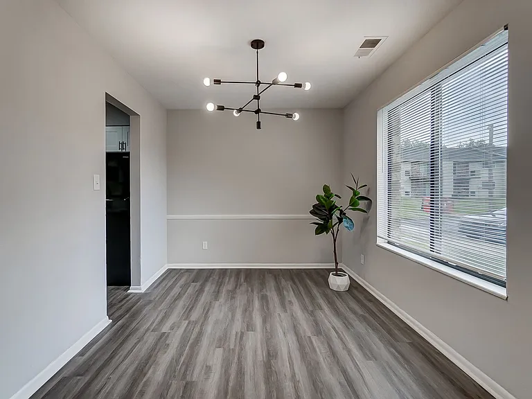 Fairview Court Apartments — Photo 6