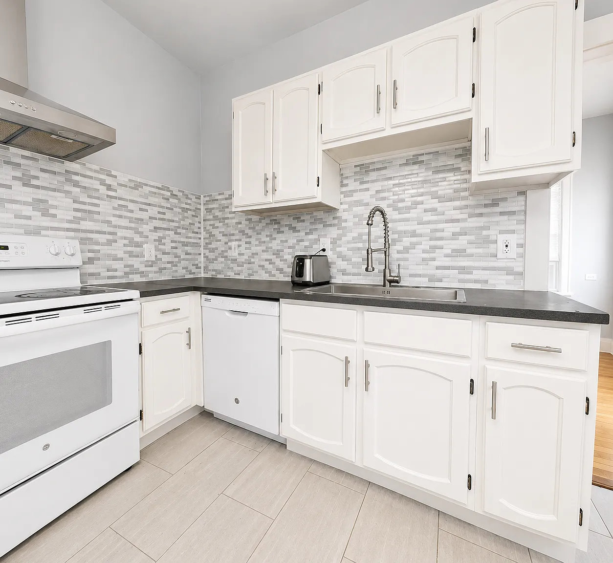 2 bed, 900 sqft, $1,095 — Photo 3