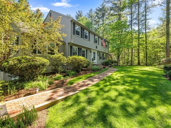 23 Fletcher St, Foxboro, MA 02035