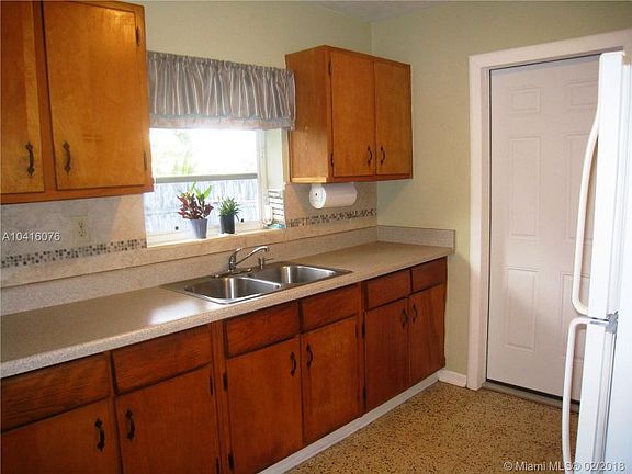 3rd image of 9490 Jamaica Dr