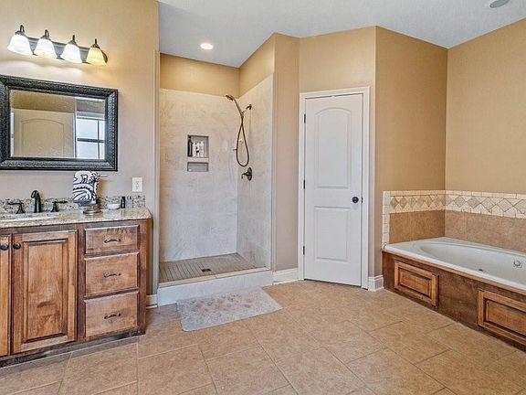 4th image of 2578 Ravenway Dr #D