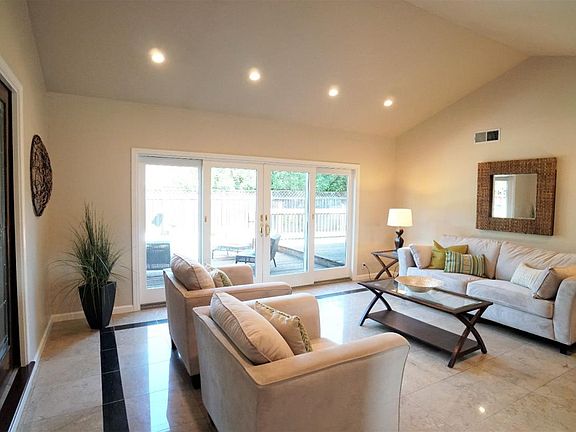 5th image of 1038 Pilinut Ct