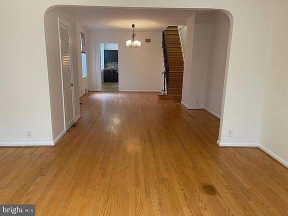 4th image of 1104 Marlborough St