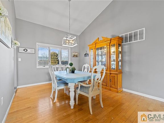 5th image of 1545 Meads Bay Ln