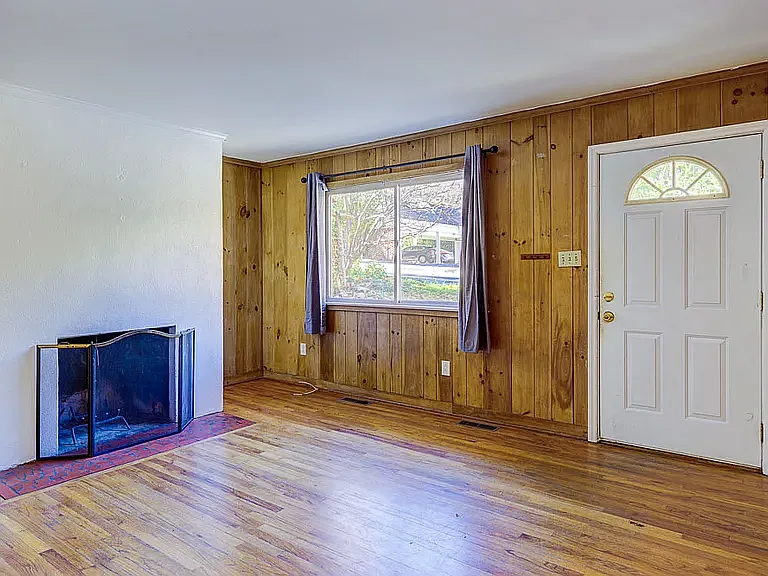 4 bed, 1800 sqft, $2,400 — Photo 1