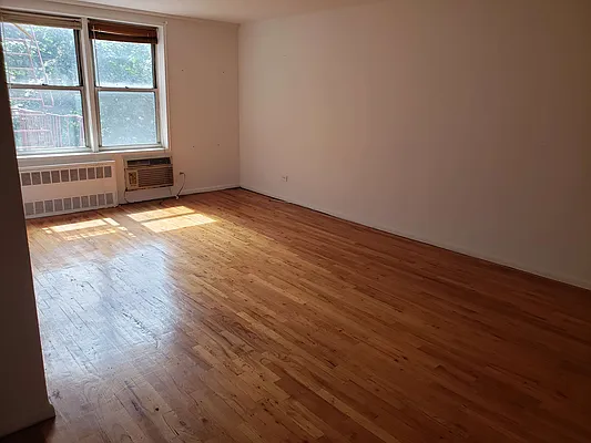 Rented by Mahzari Realty Inc | media 4