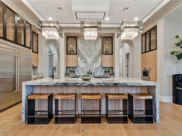 5 Wood Creek Ct, Las Vegas, NV 89141