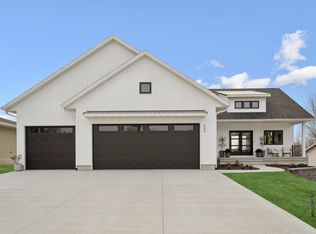 454 Amber Ln, Elk Run Heights, IA 50707