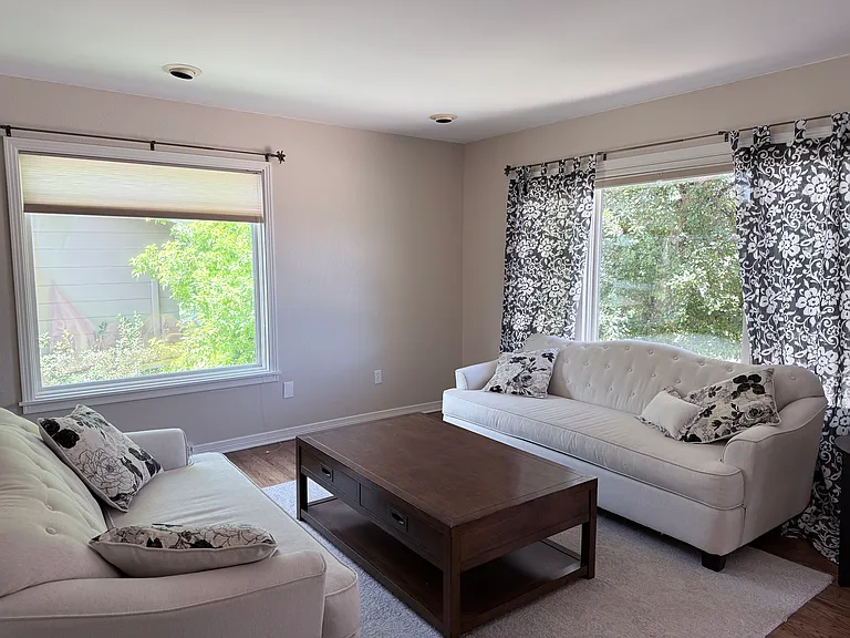 4250 Grinnell Ave — Photo 3