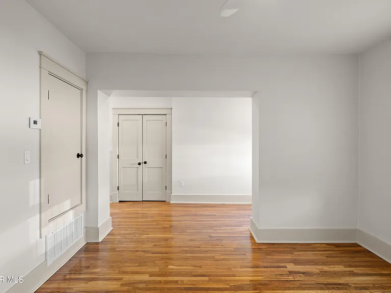 914 W Yandell Dr #1B — Photo 11