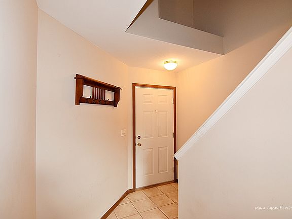 3rd image of 1633 Abington Ln
