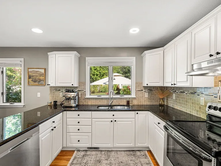 14 Saint Marys Rd #A — Photo 2