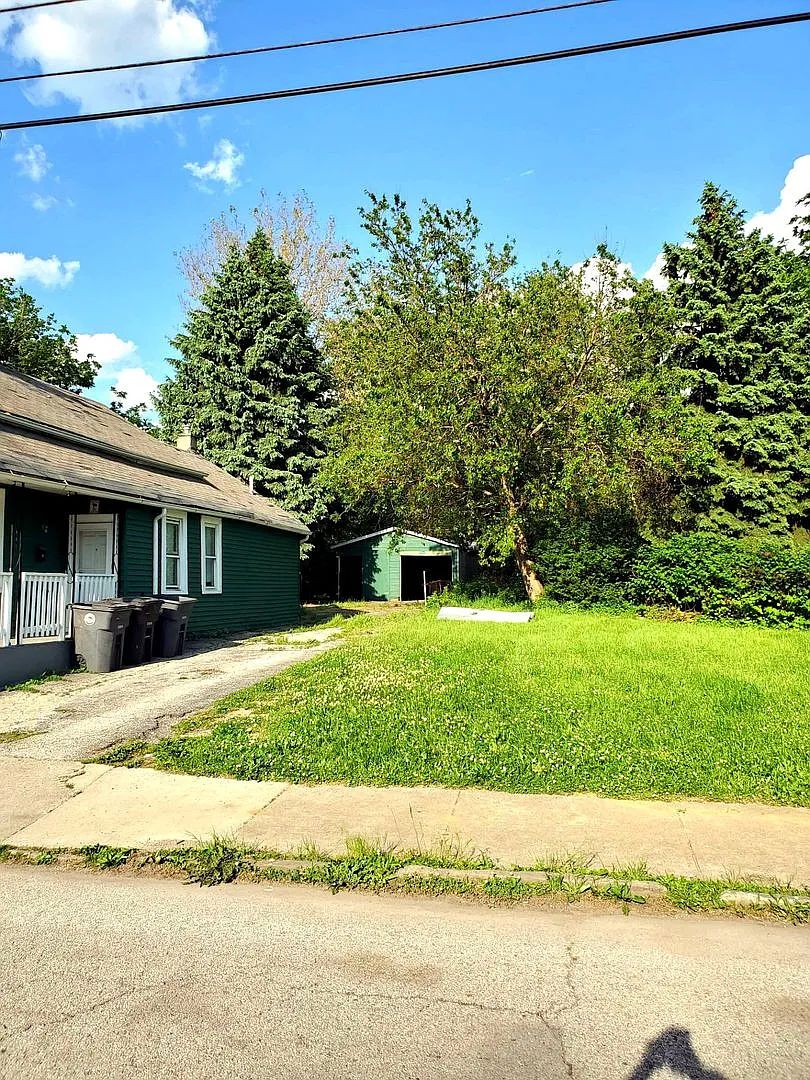 2-Bedroom Unit Available At Nursery Ave — Photo 4