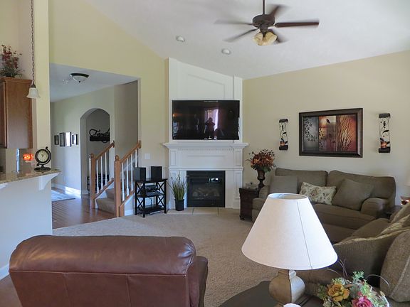 5th image of 199 Shoreland Cir