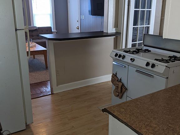 2nd image of 108 Putnam Pike APT 1