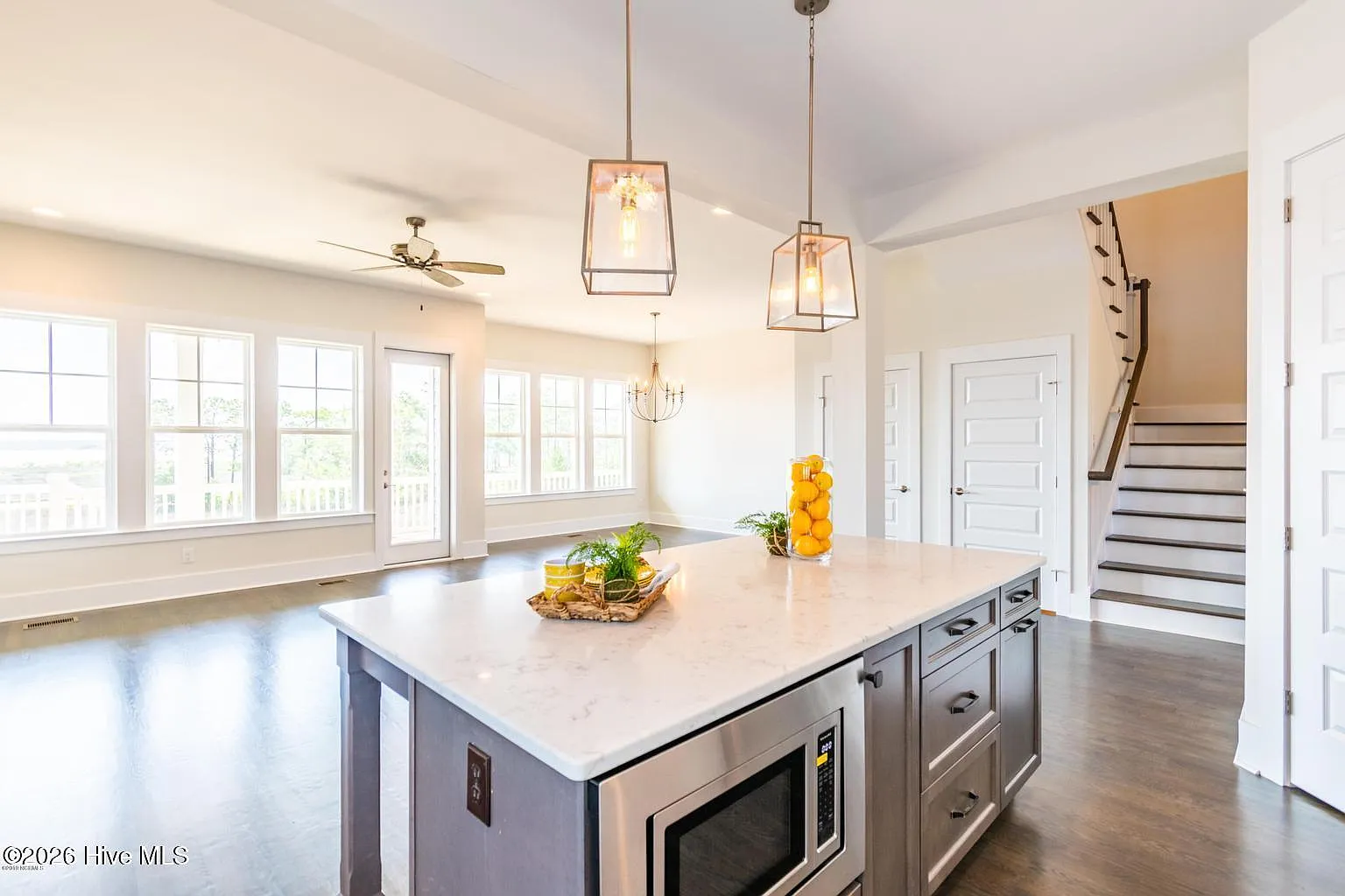 4 bed, 3.5 bath, 2930 sqft, $5,995 — Photo 3