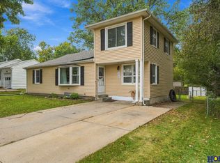 2919 S 37th St, Lincoln, NE 68506