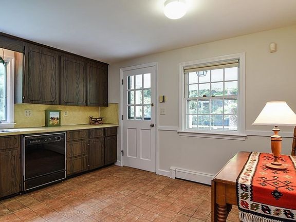 3rd image of 871 West St