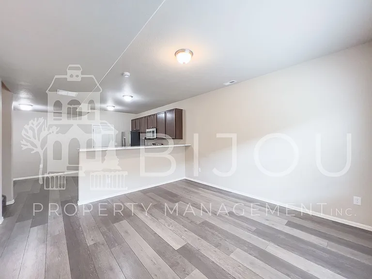 7661 Silver Larch Point — Photo 5