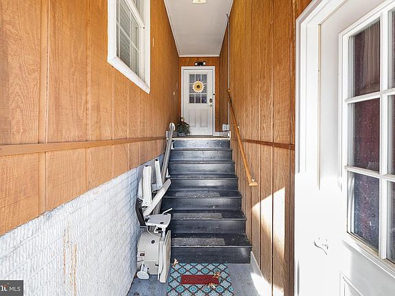 4th image of 41 Deaken Cir #B-6