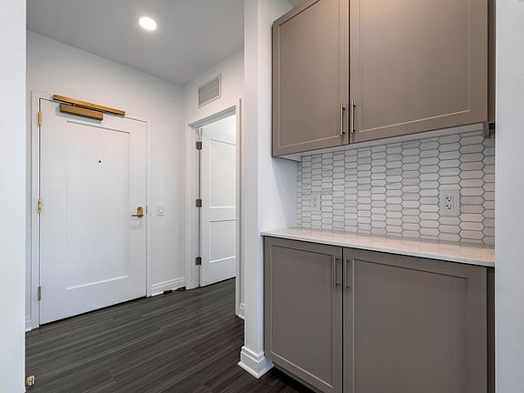 4th image of 2356 N Lincoln Park W #205