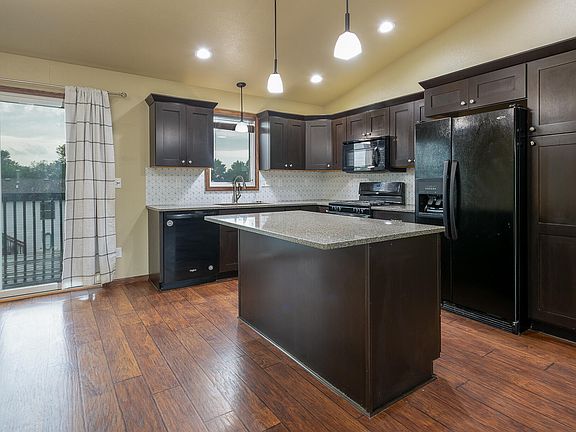 5th image of 84 Haywood Dr