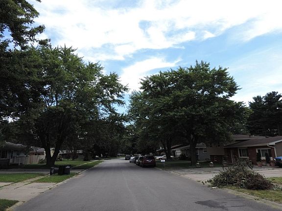 4th image of 7046 Brentwood Ave
