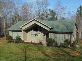 1048 Parnell Mountain Dr, Westfield, NC 27053
