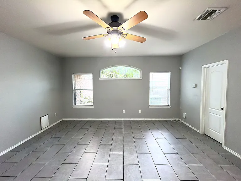 317 Sheridan Rd — Photo 12